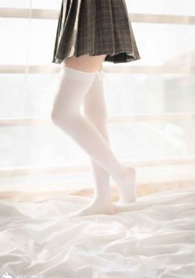 女子高中生的腰姿